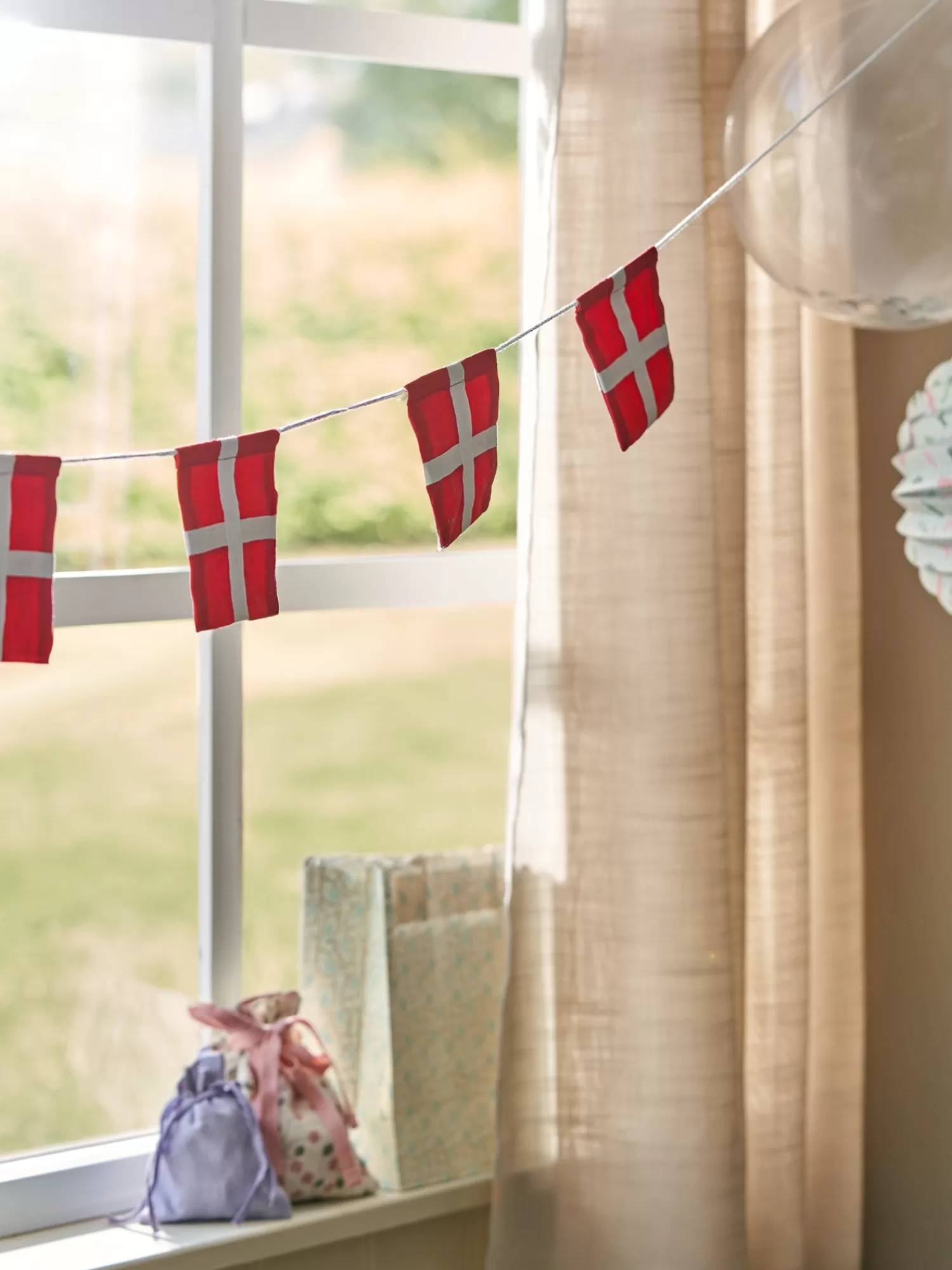 Søstrene Grene Flagranke Med Dannebrogsflag Red Sale